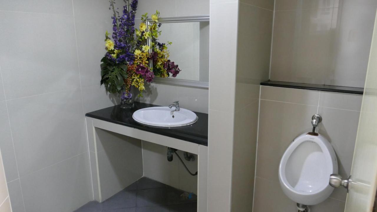 Sundowner Sukhumvit Apartamento Banguecoque Exterior foto